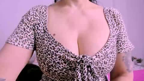 Valeria online show from 10-18-25, 09:43