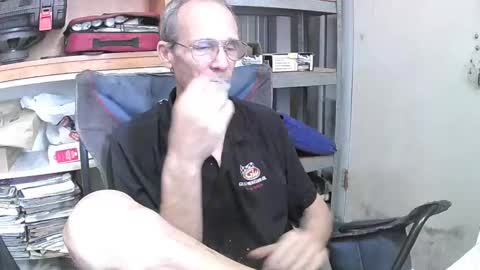 Snapshot of 04oldskool chatting on 12-04-24, 09:13 04oldskool online show from 12-04-24, 09:13