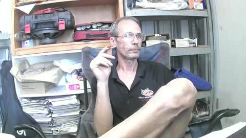 Snapshot of 04oldskool chatting on 12-12-24, 02:59 04oldskool online show from 12-12-24, 02:59