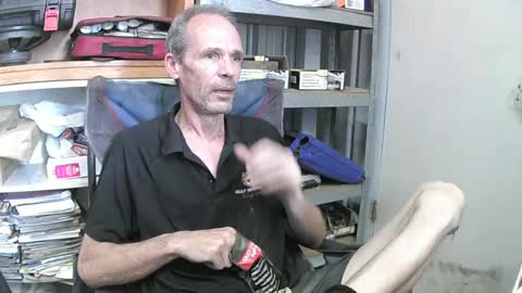 Snapshot of 04oldskool chatting on 12-13-24, 12:42 04oldskool online show from 12-13-24, 12:42