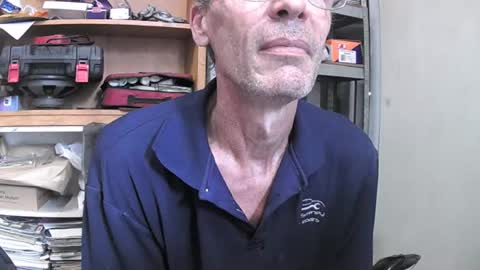 Snapshot of 04oldskool chatting on 12-18-24, 02:10 04oldskool online show from 12-18-24, 02:10