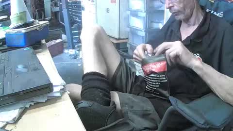 Snapshot of 04oldskool chatting on 10-15-25, 02:33 04oldskool online show from 10-15-25, 02:33