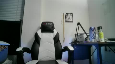 Snapshot of 11inchtattedtrinibad chatting on 11-09-25, 06:23 11inchtattedtrinibad online show from 11-09-25, 06:23