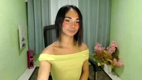 Snapshot of 18_nicole chatting on 01-19-25, 10:28 barbie online show from 01-19-25, 10:28