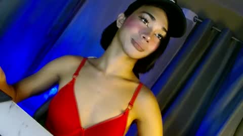 Snapshot of 18_nicole chatting on 03-08-25, 10:54 barbie online show from 03-08-25, 10:54