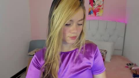 Snapshot of 18candy chatting on 02-25-26, 10:52 18candy online show from 02-25-26, 10:52