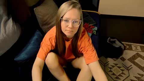 Snapshot of 1goldilocks chatting on 04-06-26, 05:25 online show from 04-06-26, 05:25
