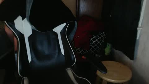 Snapshot of 1hotcouple2c chatting on 01-01-25, 01:37 1hotcouple2c online show from 01-01-25, 01:37