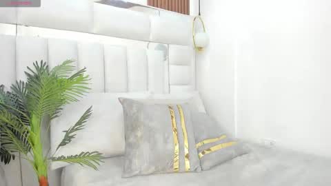 Maddy  online show from 12-21-25, 09:33