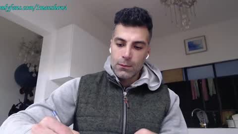 Snapshot of 1manshow11 chatting on 12-02-24, 09:02 1manshow11 online show from 12-02-24, 09:02