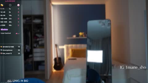 Marie online show from 10-05-25, 01:15