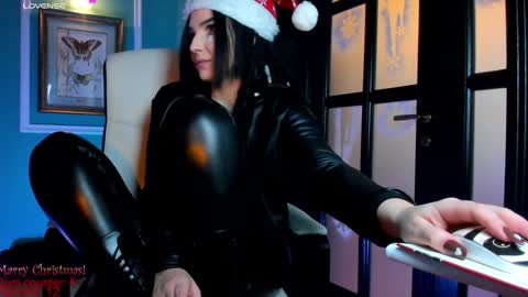 Moona  online show from 12-22-24, 10:49