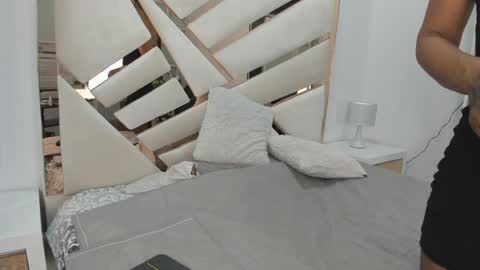 Luisa online show from 02-01-25, 07:02