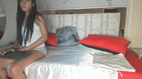 Snapshot of 1naughty_milf chatting on 04-13-26, 12:10 Luisa online show from 04-13-26, 12:10