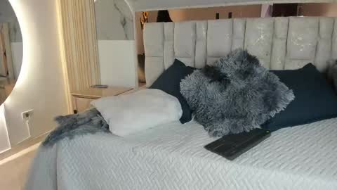 Snapshot of 1naughty_milf chatting on 05-21-26, 11:39 Luisa online show from 05-21-26, 11:39
