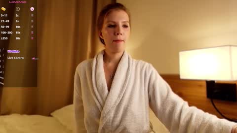 VICTORIA online show from 10-31-25, 01:28