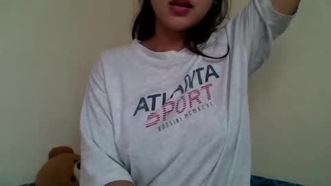 Snapshot of 1smile4u chatting on 03-25-26, 01:11 1smile4u online show from 03-25-26, 01:11