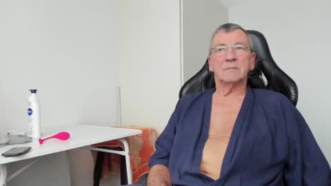 Henk online show from 01-24-25, 01:36