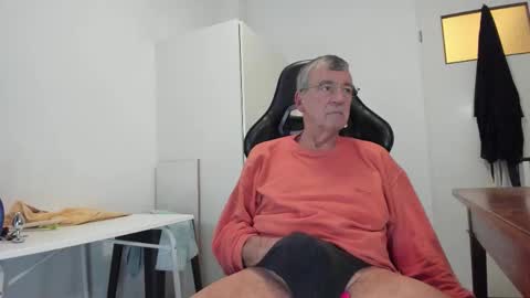 Henk online show from 11-13-25, 05:23