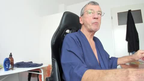 Henk online show from 12-17-25, 10:43