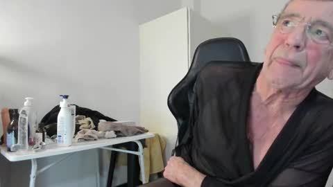 Henk online show from 01-15-26, 04:55