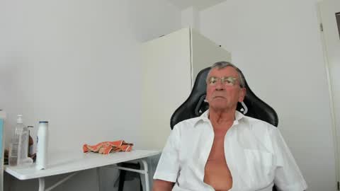 Henk online show from 05-04-26, 01:18