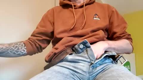 Snapshot of 22_acacia_avenue chatting on 02-14-26, 09:39 22_acacia_avenue online show from 02-14-26, 09:39