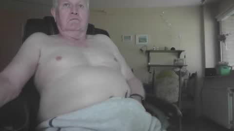 Snapshot of 29famila chatting on 10-07-25, 07:38 29famila online show from 10-07-25, 07:38