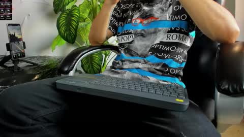 Snapshot of 2_fire chatting on 11-01-25, 09:17 2_fire online show from 11-01-25, 09:17