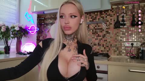 Snapshot of 2badforyou chatting on 02-07-25, 11:01 30 NOV online show from 02-07-25, 11:01