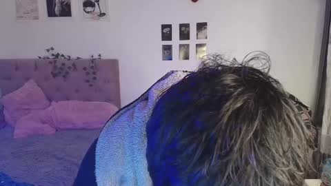 Snapshot of 2cb0y chatting on 09-17-25, 07:59 BAD online show from 09-17-25, 07:59