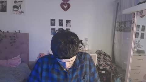 Snapshot of 2cb0y chatting on 09-20-25, 04:35 BAD online show from 09-20-25, 04:35