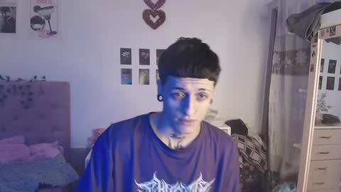 Snapshot of 2cb0y chatting on 09-22-25, 08:33 BAD online show from 09-22-25, 08:33