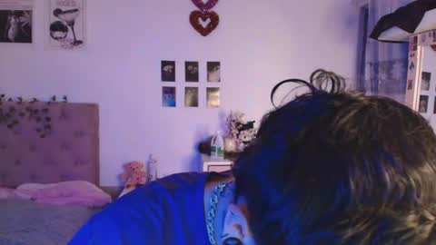 Snapshot of 2cb0y chatting on 09-29-25, 08:13 BAD online show from 09-29-25, 08:13