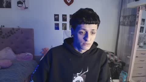 Snapshot of 2cb0y chatting on 10-02-25, 08:27 BAD online show from 10-02-25, 08:27