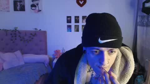 Snapshot of 2cb0y chatting on 10-06-25, 09:56 BAD online show from 10-06-25, 09:56