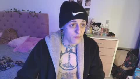 Snapshot of 2cb0y chatting on 10-11-25, 09:57 BAD online show from 10-11-25, 09:57