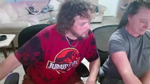 Snapshot of 2dirtyhillbillies chatting on 06-10-26, 01:06 ThrillBilly online show from 06-10-26, 01:06