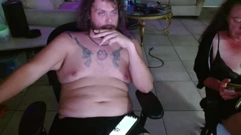Snapshot of 2dirtyhillbillies chatting on 07-07-26, 01:08 ThrillBilly online show from 07-07-26, 01:08
