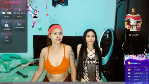 Snapshot of 2girls__dream chatting on 12-31-24, 11:42 samantha sharon online show from 12-31-24, 11:42