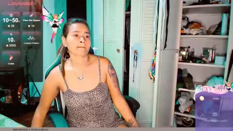 Snapshot of 2girls__dream chatting on 01-16-25, 10:21 samantha sharon online show from 01-16-25, 10:21