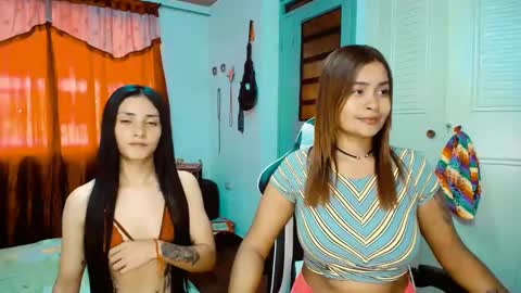 Snapshot of 2girls__dream chatting on 02-16-25, 09:16 samantha sharon online show from 02-16-25, 09:16