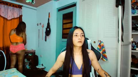 Snapshot of 2girls__dream chatting on 02-22-25, 10:09 samantha sharon online show from 02-22-25, 10:09