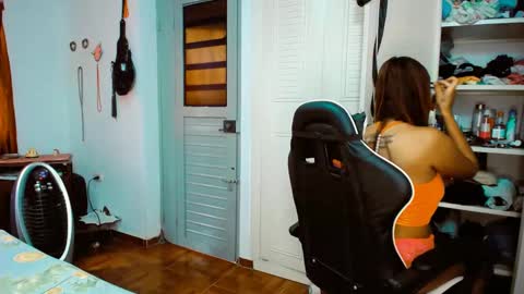 Snapshot of 2girls__dream chatting on 02-23-25, 01:10 samantha sharon online show from 02-23-25, 01:10