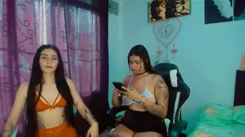 Snapshot of 2girls__dream chatting on 06-20-26, 09:06 samantha sharon online show from 06-20-26, 09:06