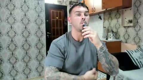2sexymuscles online show from 09-19-25, 08:31