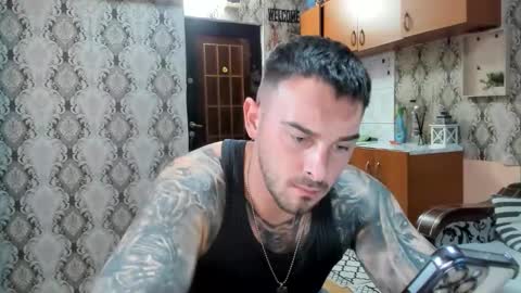 2sexymuscles online show from 11-18-25, 08:35