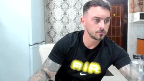 Snapshot of 2sexymuscles chatting on 05-11-26, 08:06 2sexymuscles online show from 05-11-26, 08:06