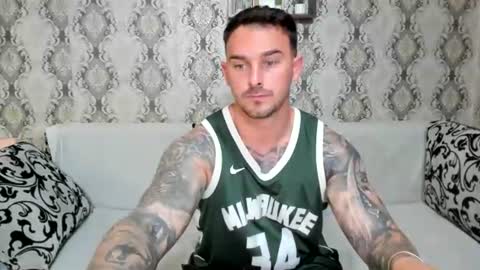 Snapshot of 2sexymuscles chatting on 06-22-26, 07:55 2sexymuscles online show from 06-22-26, 07:55