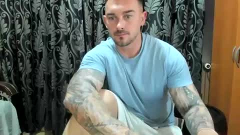 Snapshot of 2sexymuscles chatting on 06-23-26, 08:40 2sexymuscles online show from 06-23-26, 08:40
